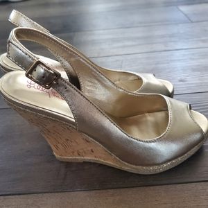 Lilly Pulitzer Gold Sling back Wedges Size 8